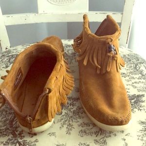 Single fringe, beaded Minnetonka booties